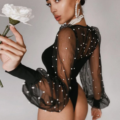ZURA - Body top femme chic noir avec manches transparentes à perles blanches